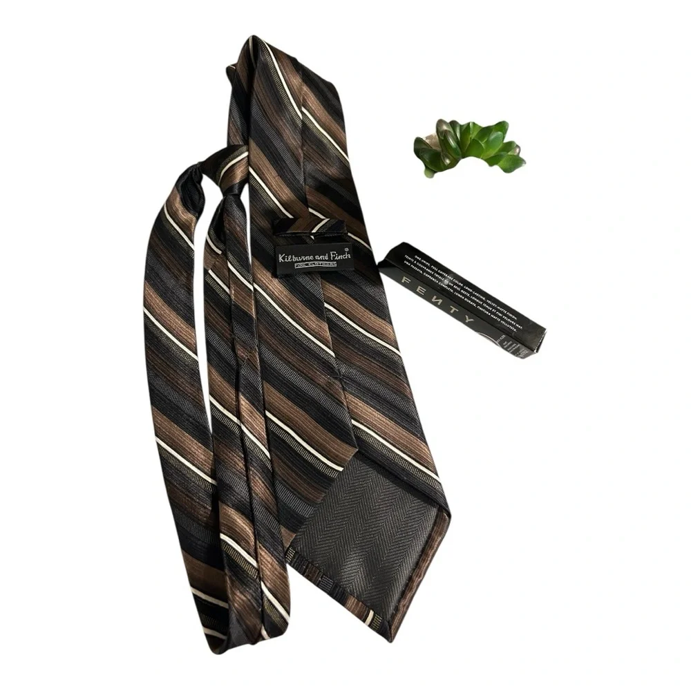 Elegant Striped Brown and‎ Black Tie